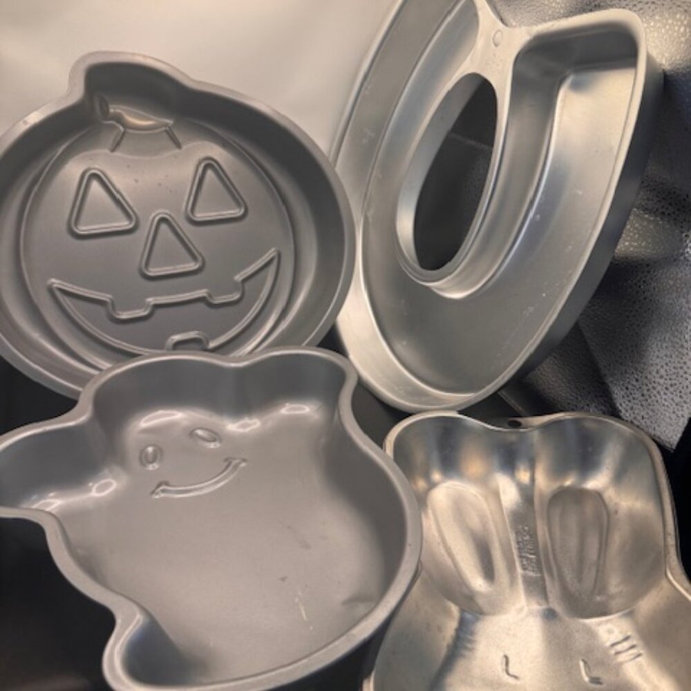 Cake Pan Molds, Pumpkin, Horse Shoe, Ghost and Bunny -Holiday collection